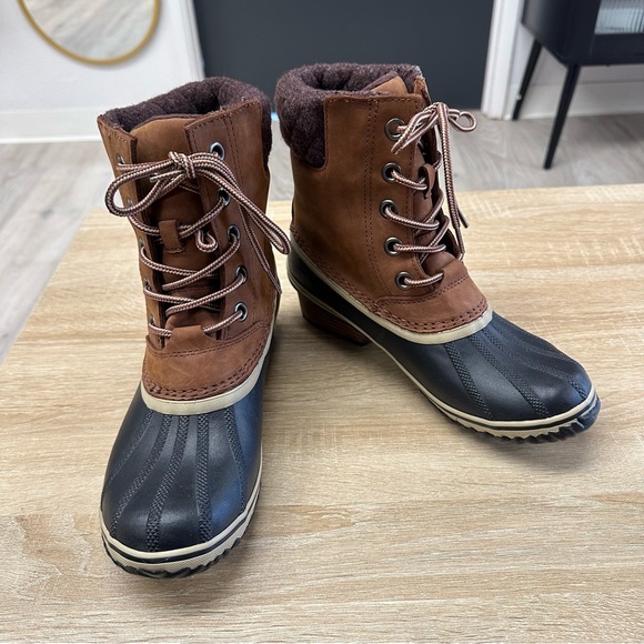 Sorel waterproof duck boots with heels - Picture 1 of 11
